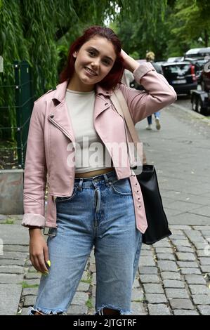 Lidia Santangelo aka Chiara am Set bei Dreharbeiten zur Reality-Daily-Soap `Berlin - Tag und Nacht`am Paul-Lincke-Ufer. Berlin, 29.08.2022 Stockfoto